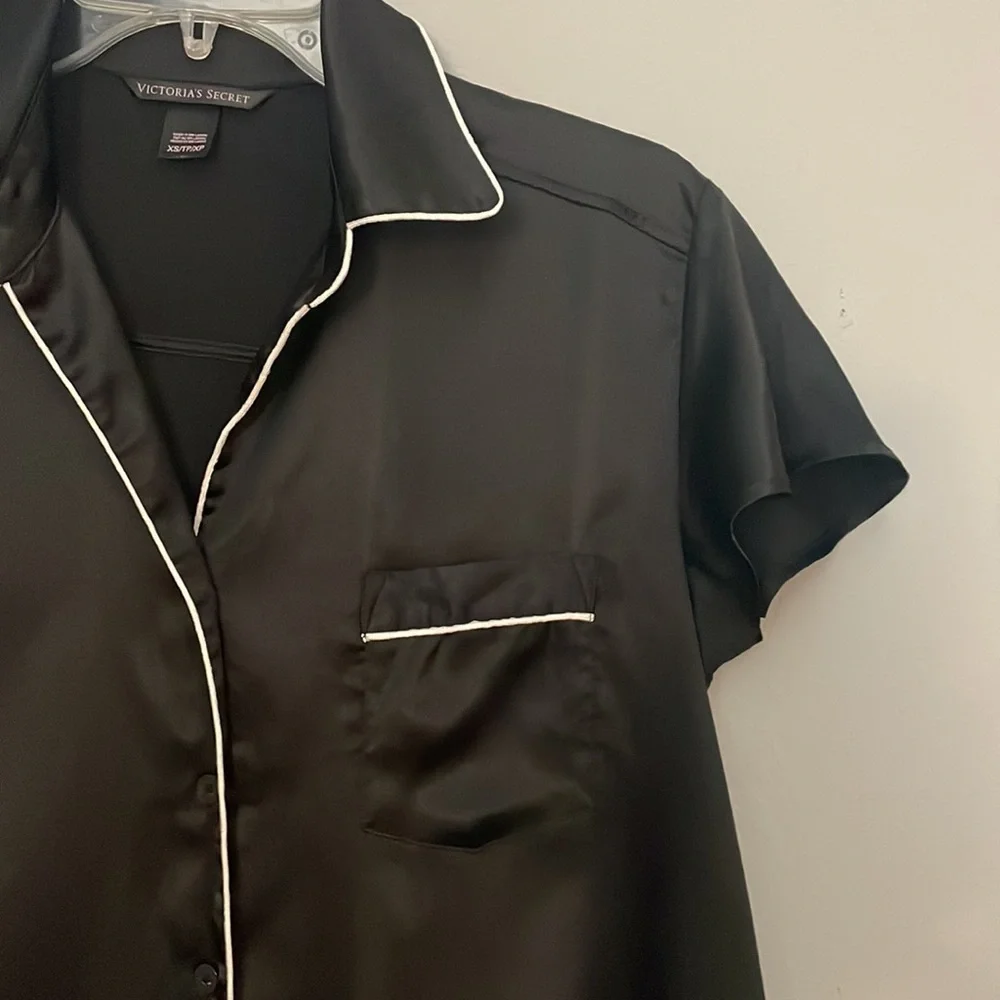 Victoria secret short sleeve black satin Pajama Top   Size XS - Picture 4 of 6